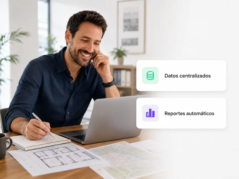 Equipo inmobiliario coordinando el análisis de terrenos, zonas y propiedades